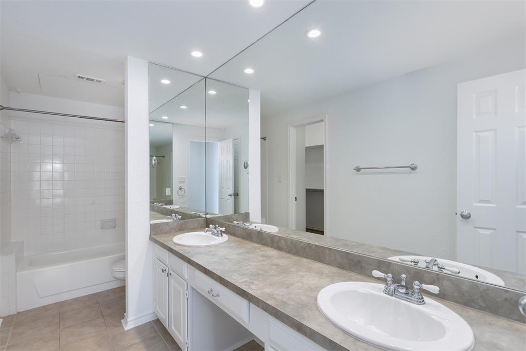 12680 Hillcrest Road, Unit 3107 Dallas, TX 75230 - Photo 25 of 40 2nd floor bathroom