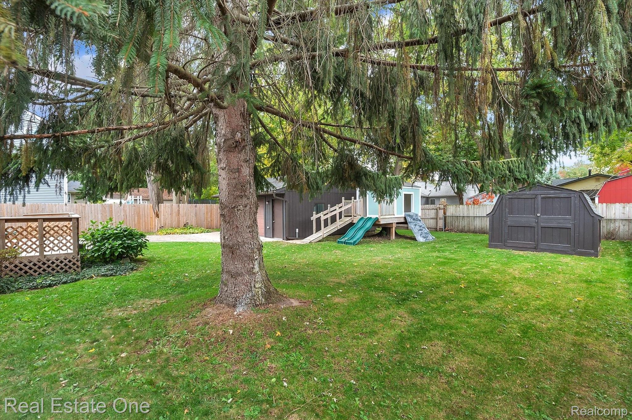 2550 Longview Avenue Rochester, MI 48307 - Photo 31 of 40 Gallery Image 31
