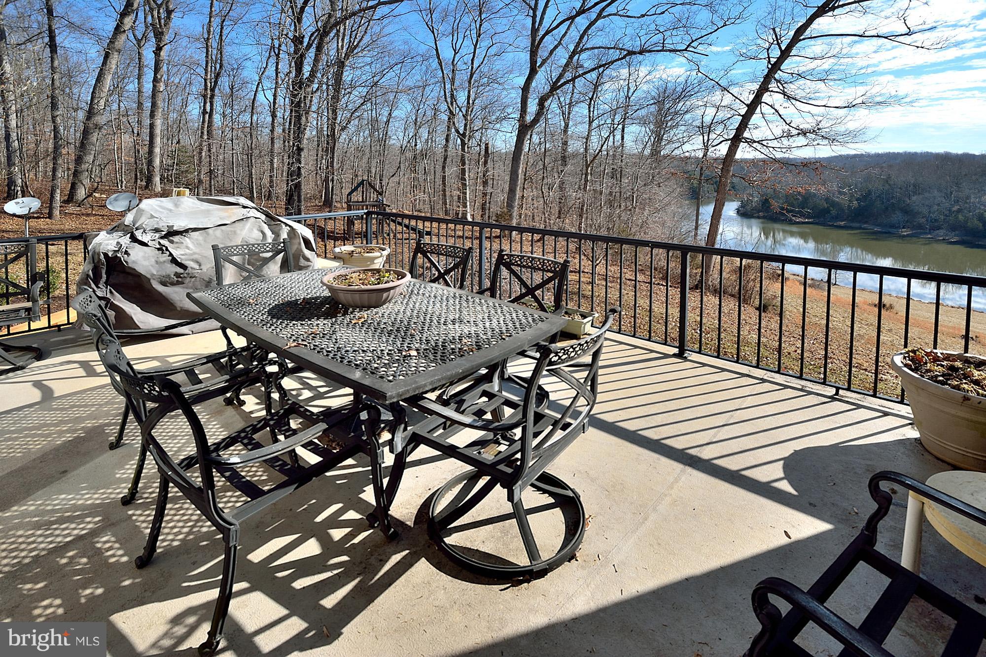 7929 River Mill Road Marshall, VA 20115 - Photo 27 of 30 REAR DECK
