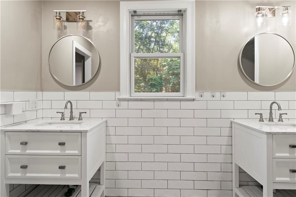 1785 Division Road East Greenwich, RI 02818 - Photo 18 of 34