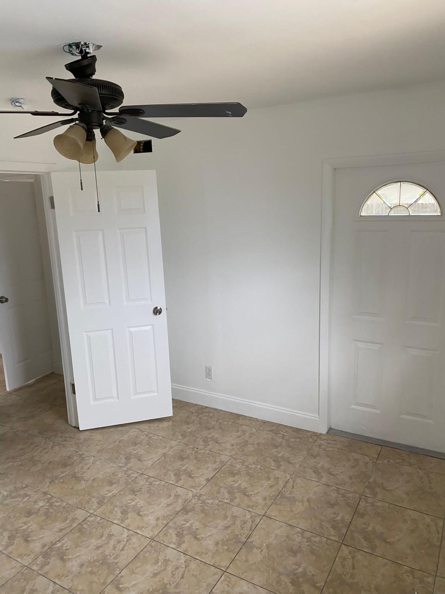18 Andros Road Palm Springs, FL 33461 - Photo 5 of 20 a4f3f23c-aba6-47c8-984e-34b21f7159b4