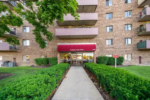 $245,000 | 1460 Fairlane Drive, Unit 312, Schaumburg, IL 60193