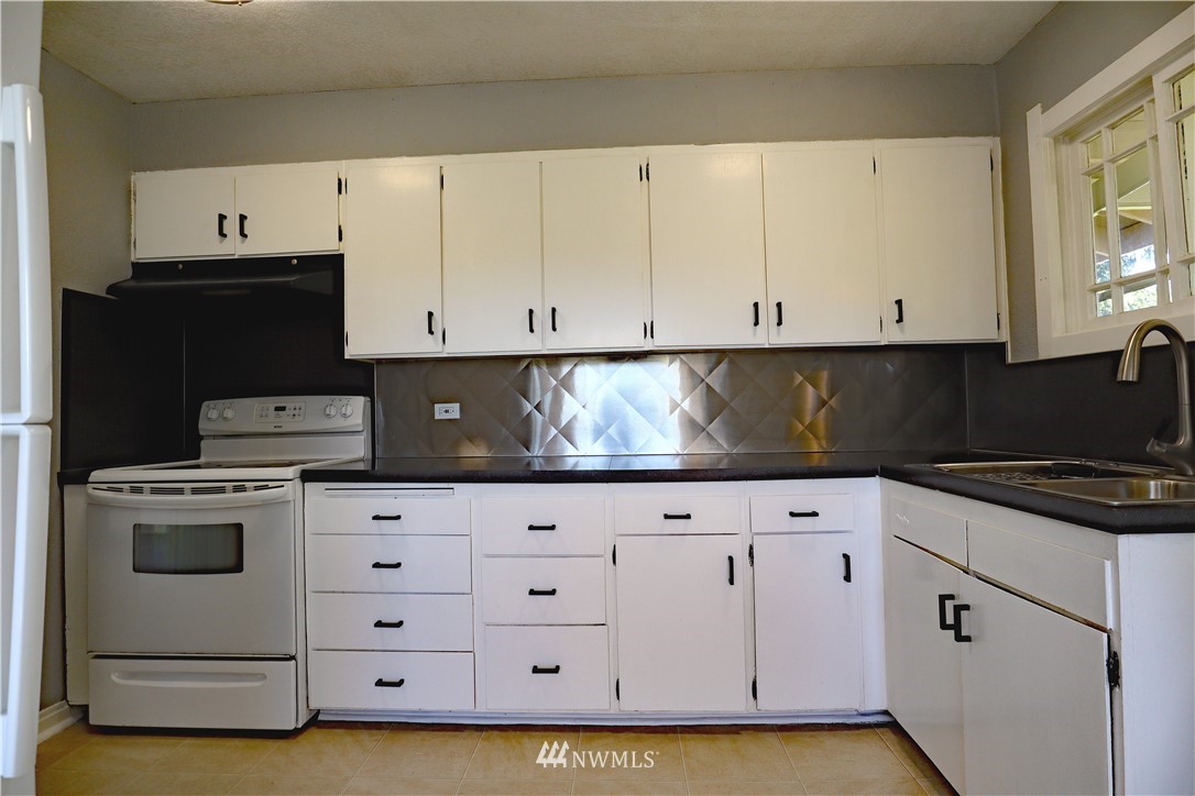 1916 Harding Road Aberdeen, WA 98520 - Photo 10 of 26 Gallery Image 10