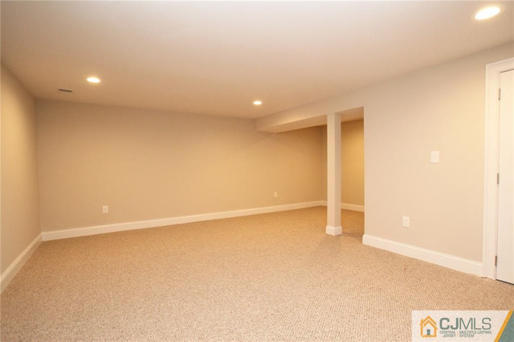 27 Gulf Road East Brunswick, NJ 08816 - Photo 11 of 25 Gallery Image 11