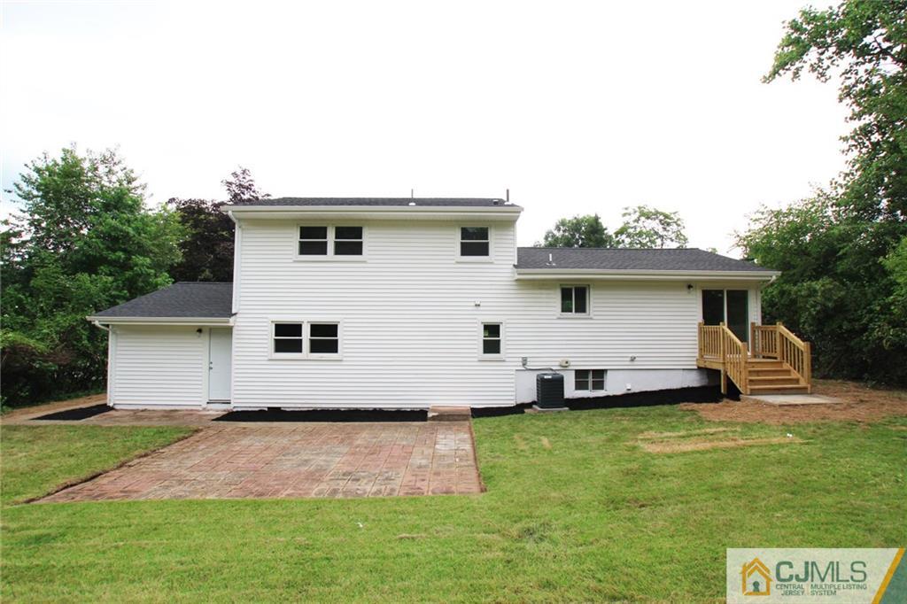 27 Gulf Road East Brunswick, NJ 08816 - Photo 4 of 25 Gallery Image 4