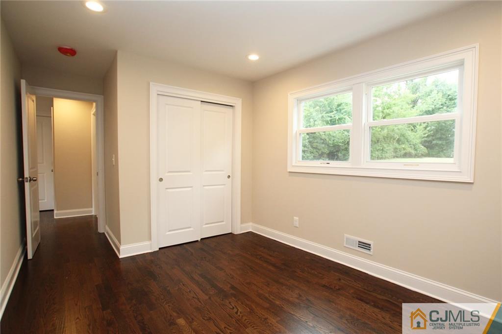 27 Gulf Road East Brunswick, NJ 08816 - Photo 8 of 25 Gallery Image 8