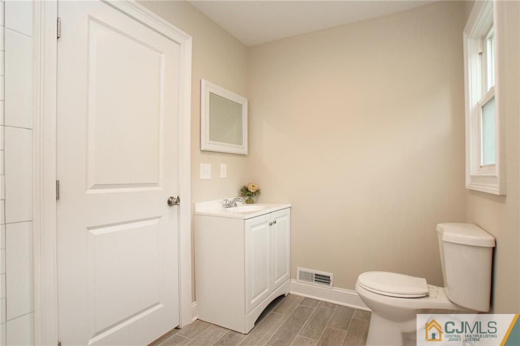 27 Gulf Road East Brunswick, NJ 08816 - Photo 9 of 25 Gallery Image 9