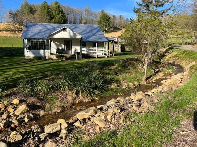 1091 Sandy Road Mountain City, TN 37683 - Photo 1 of 28 IMG_0207