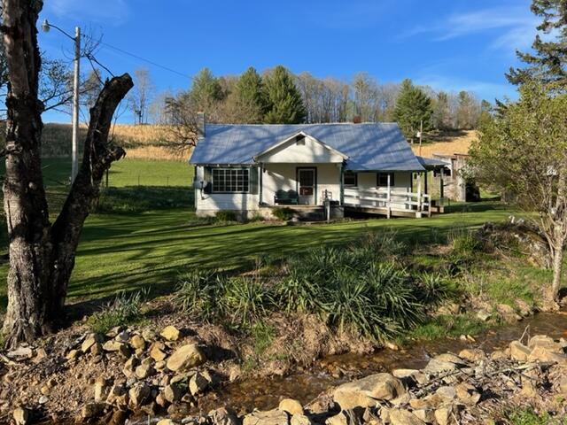1091 Sandy Road Mountain City, TN 37683 - Photo 3 of 28 IMG_0208