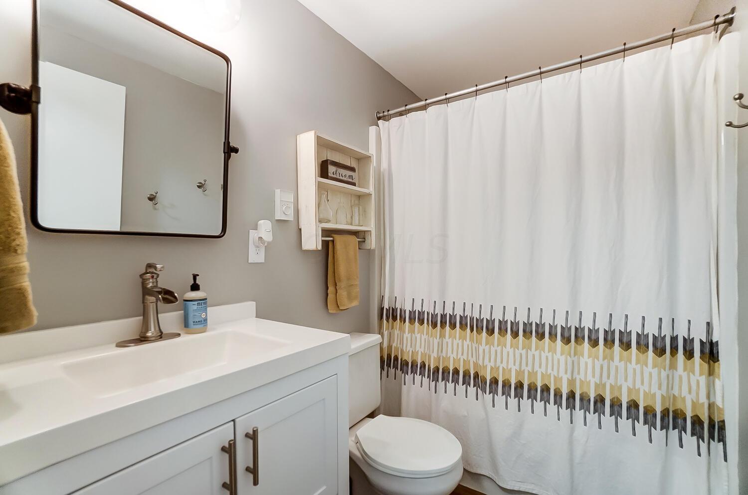 18595 Ringgold Southern Road Circleville, OH 43113 - Photo 23 of 34 Second Full Bathroom