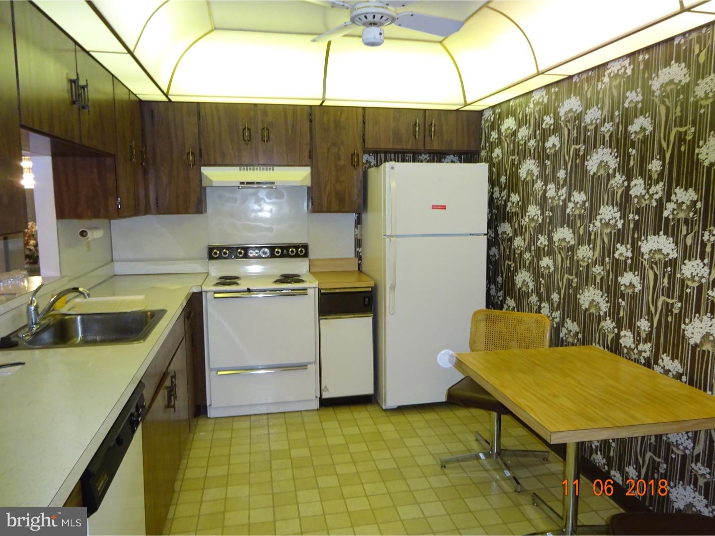 6307 Delaire Landing Road, Unit 307 Philadelphia, PA 19114 - Photo 7 of 22 Kitchen
