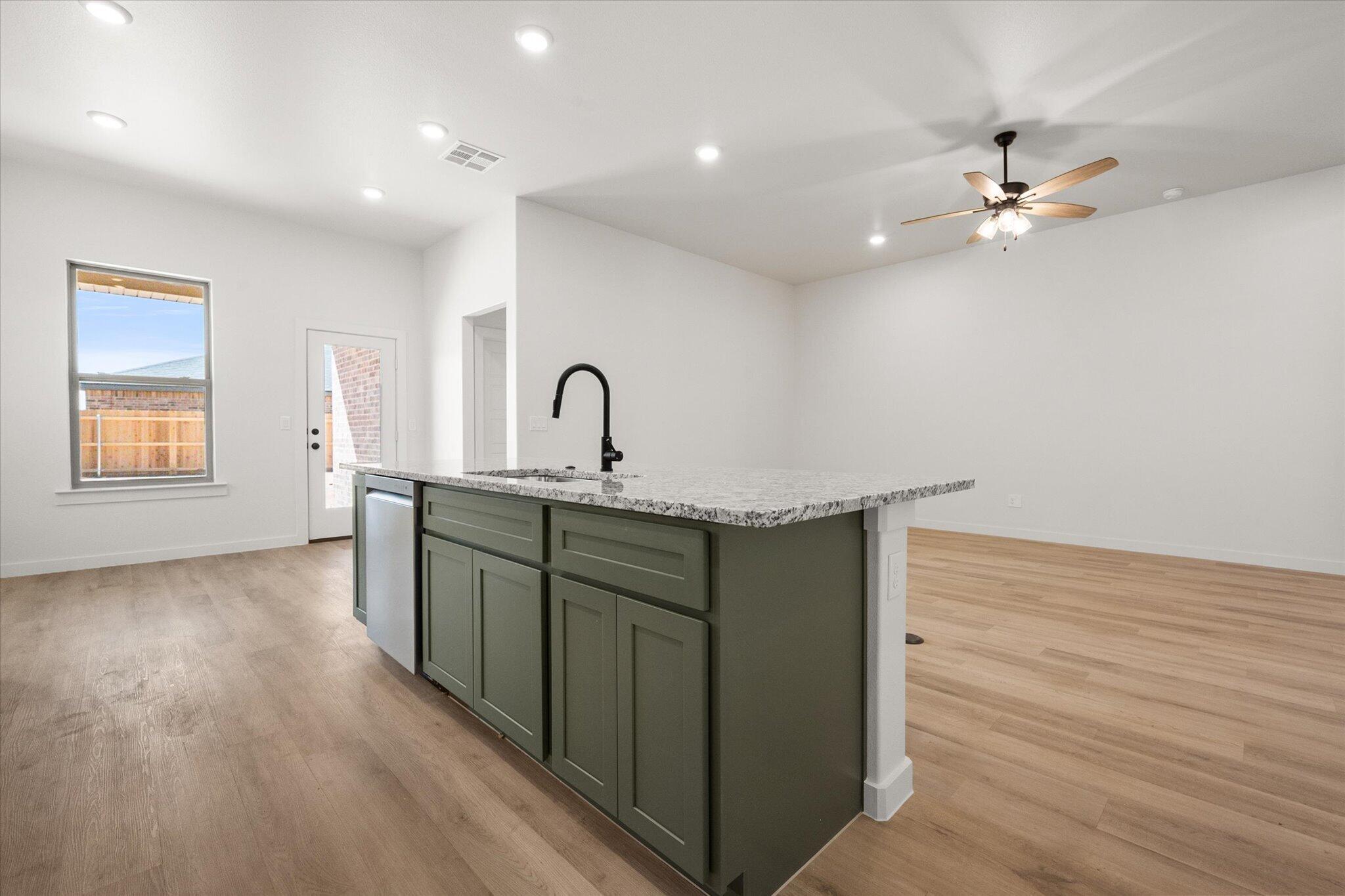 3031 137th Street Lubbock, TX 79423 - Photo 15 of 26 15-3031 137th_1672