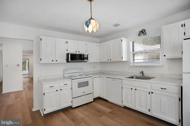 $2,200 | 327 Concord Court, Little Egg Harbor, NJ 08087