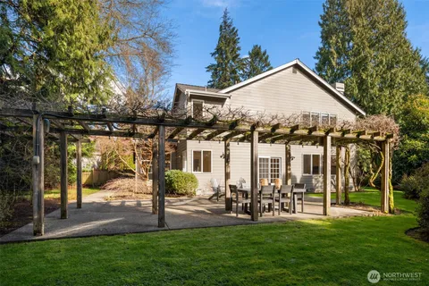 $3,275,000 | 10647 Woodhaven Lane, Bellevue, WA 98004