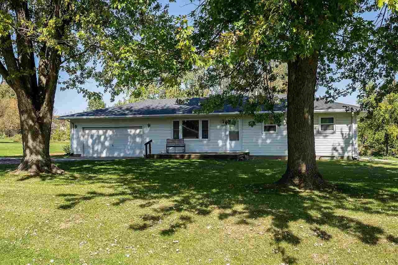 2735 Brookview Road Muscatine, IA 52761 - Photo 1 of 15 Gallery Image 1