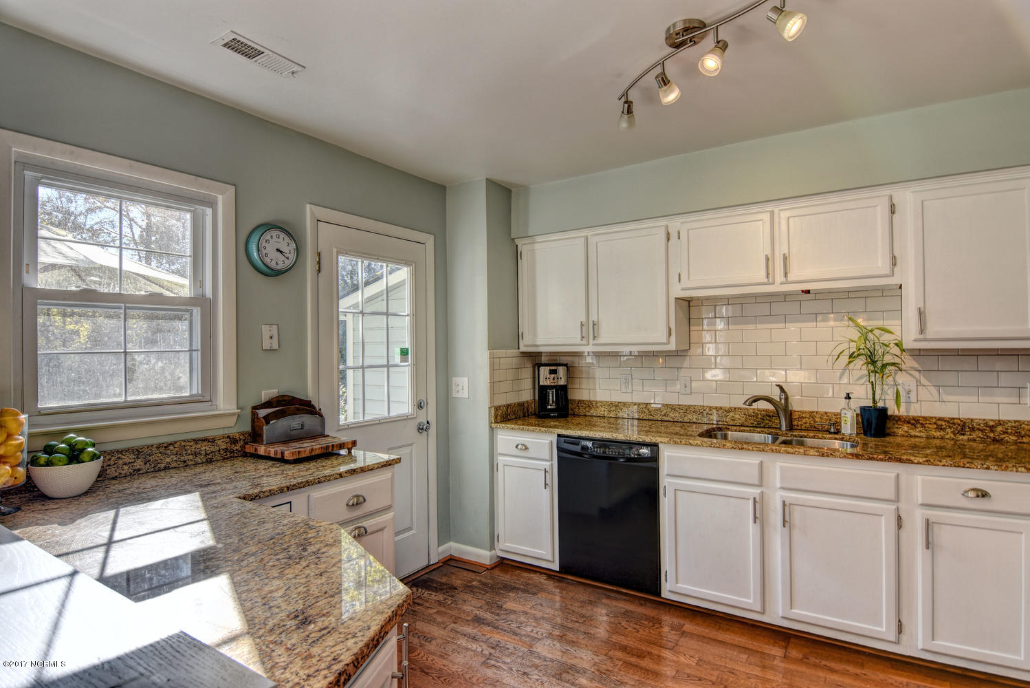 409 Hidden Valley Road Wilmington, NC 28409 - Photo 12 of 30 409 Hidden Valley Rd-large-012-9-DSC 572
