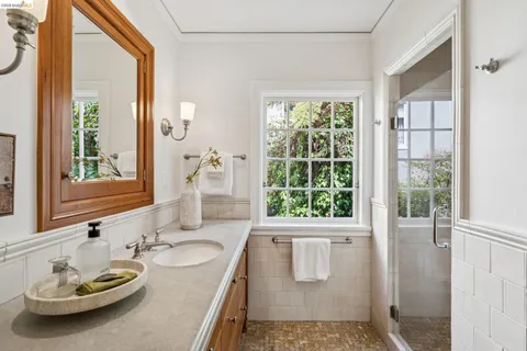 $2,495,000 | 132 Caperton Avenue, Piedmont, CA 94611