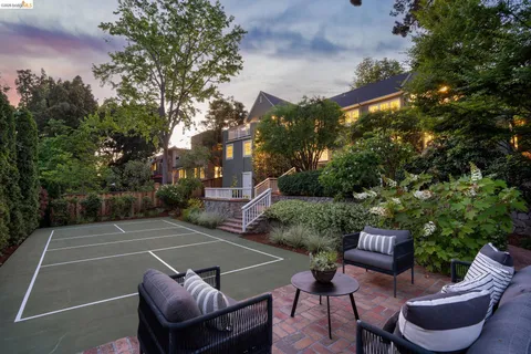 $2,495,000 | 132 Caperton Avenue, Piedmont, CA 94611
