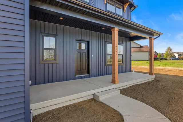 a view of an entrance of the house