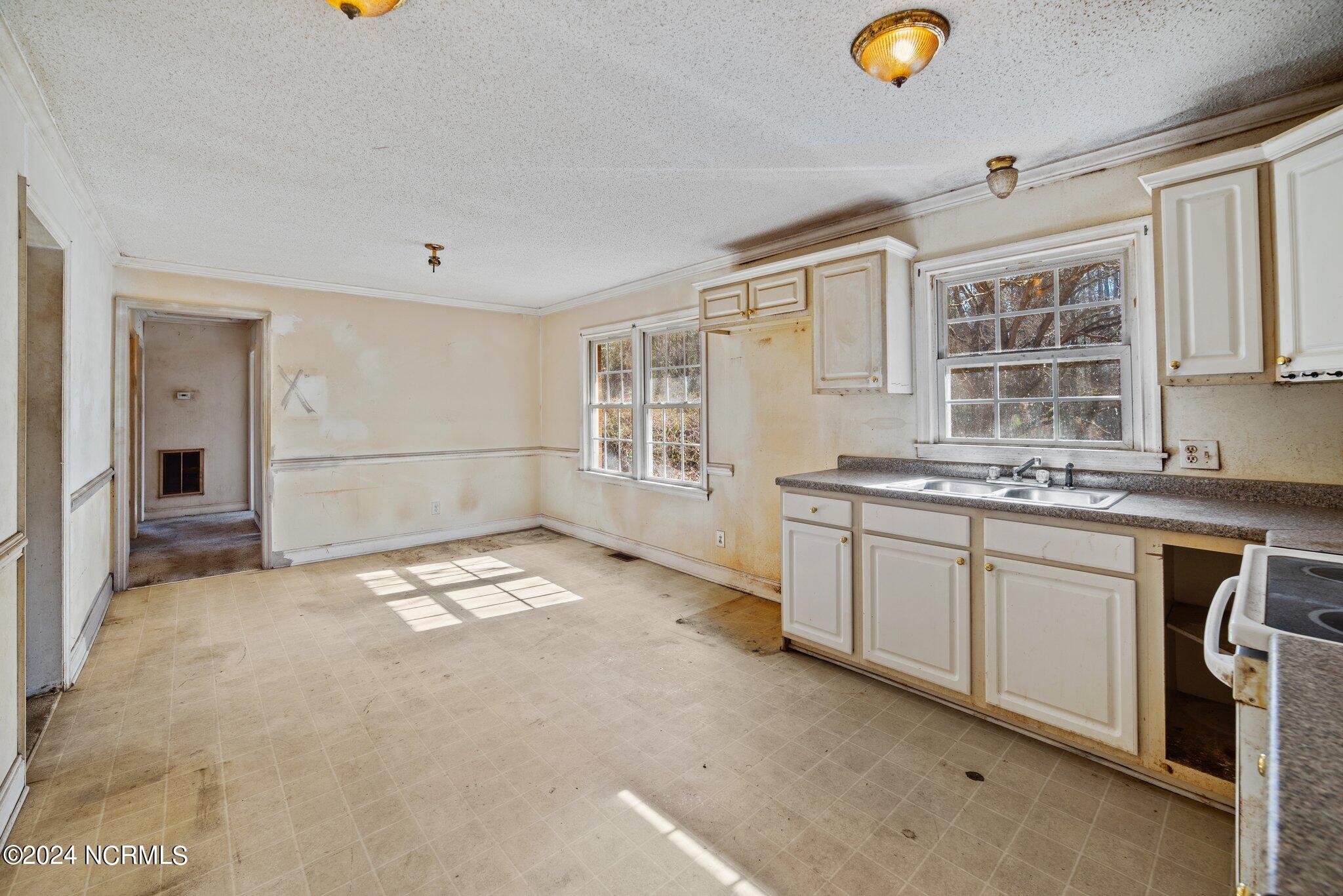 1561 Patterson Road Kinston, NC 28504 - Photo 17 of 38 17-web-or-mls-DSC_3657