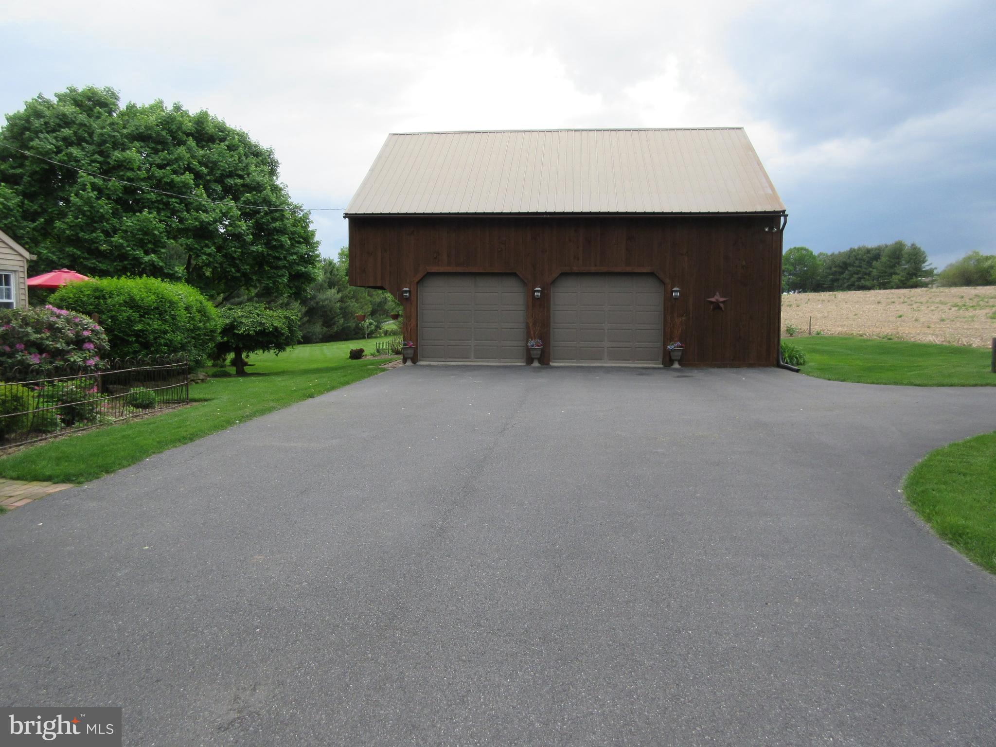 538 Oak Lane Lititz, PA 17543 - Photo 3 of 44