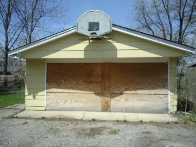 550 Redwood Road Bolingbrook, IL 60440 - Photo 13 of 14 a front view of a house with a yard