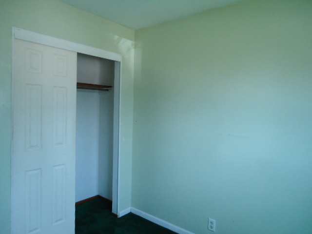 550 Redwood Road Bolingbrook, IL 60440 - Photo 6 of 14 a view of an empty room