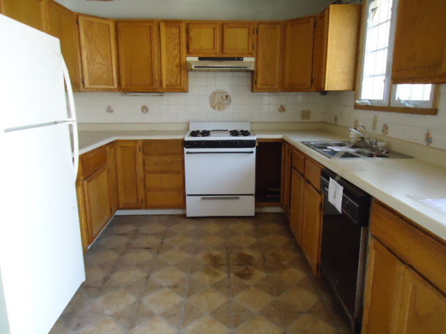 550 Redwood Road Bolingbrook, IL 60440 - Photo 9 of 14 a kitchen with a sink a stove top oven and refrigerator