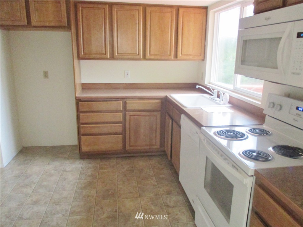 12620 Southeast 187th Place Renton, WA 98058 - Photo 6 of 10 Gallery Image 6