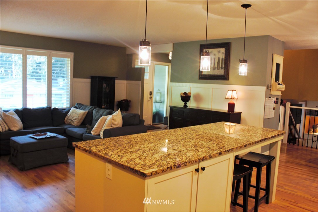 9057 Ridgeview Circle West University Place, WA 98466 - Photo 11 of 40 Gallery Image 11