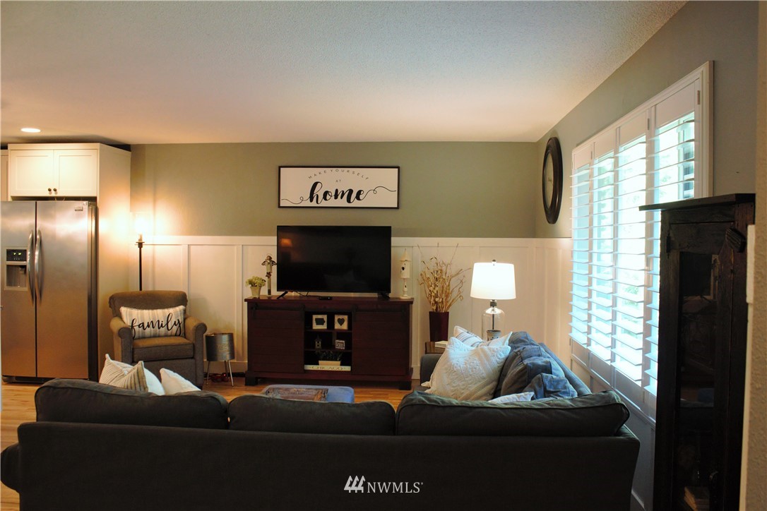 9057 Ridgeview Circle West University Place, WA 98466 - Photo 5 of 40 Gallery Image 5