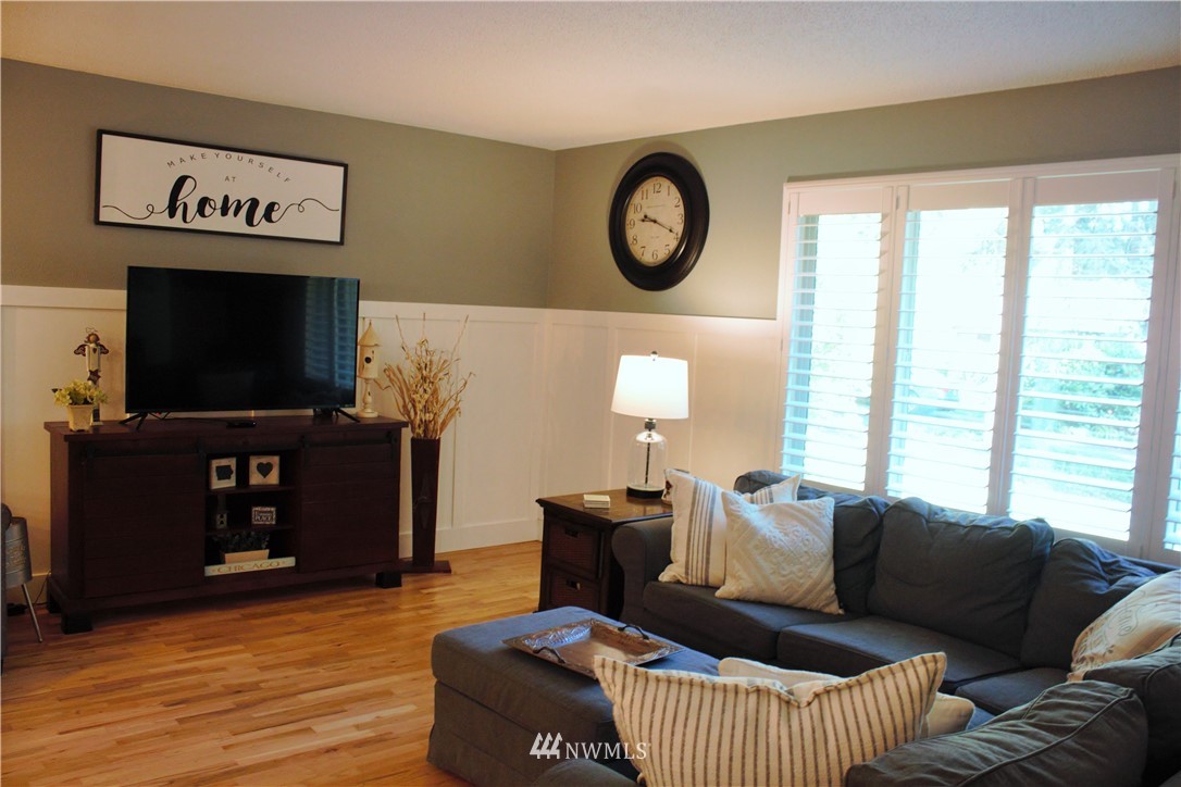 9057 Ridgeview Circle West University Place, WA 98466 - Photo 6 of 40 Gallery Image 6