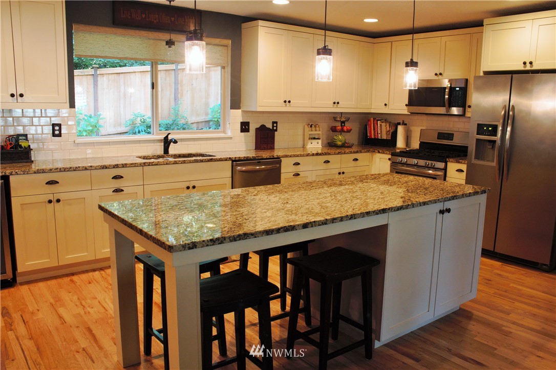 9057 Ridgeview Circle West University Place, WA 98466 - Photo 8 of 40 Gallery Image 8