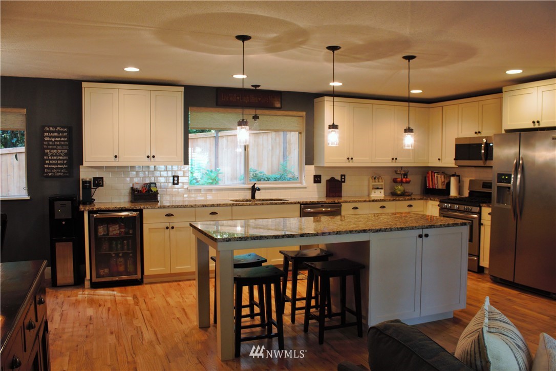 9057 Ridgeview Circle West University Place, WA 98466 - Photo 9 of 40 Gallery Image 9