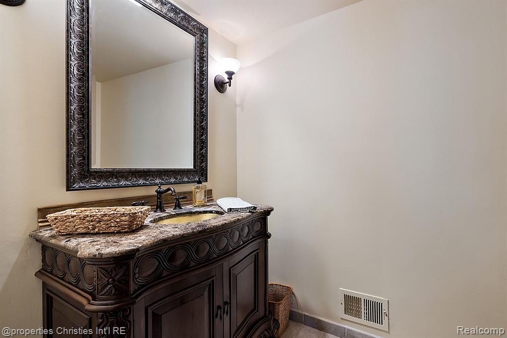 817 Stag Ridge Road Rochester Hills, MI 48309 - Photo 32 of 80