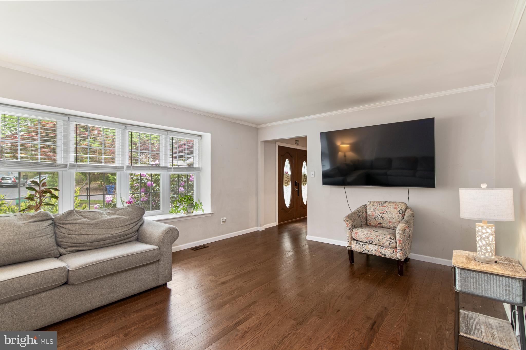 8 Wyndham Road Voorhees, NJ 08043 - Photo 7 of 50 Living Room