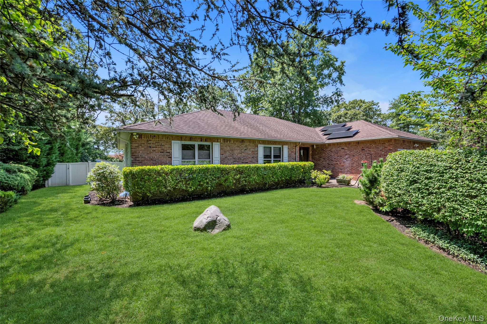 a view of a house with backyard and a tree