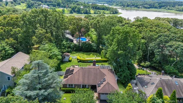 $1,375,000 | 17 Melody Lane, Bayville, NY 11709