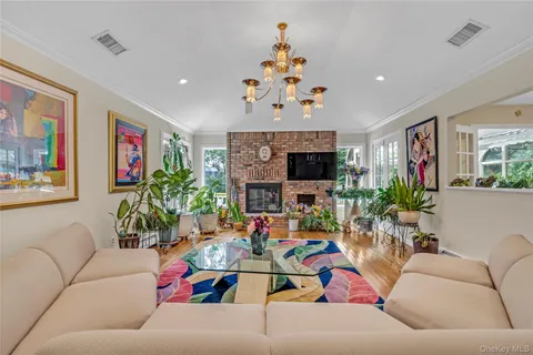 $1,375,000 | 17 Melody Lane, Bayville, NY 11709