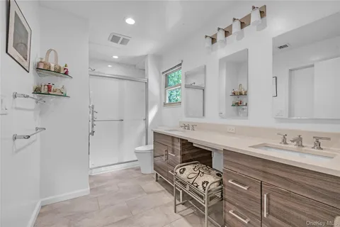 $1,375,000 | 17 Melody Lane, Bayville, NY 11709