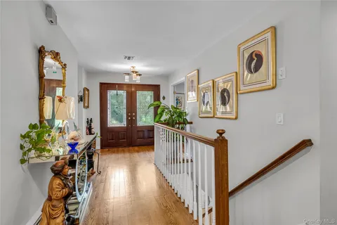 $1,375,000 | 17 Melody Lane, Bayville, NY 11709