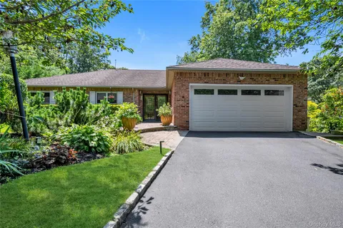 $1,375,000 | 17 Melody Lane, Bayville, NY 11709