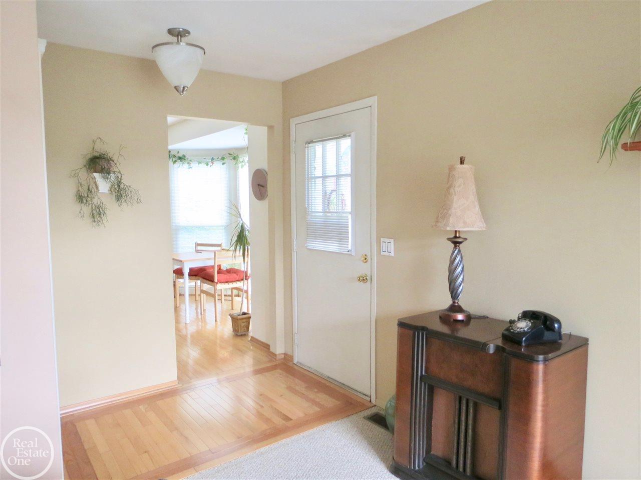 1396 Crescent Lane, Unit 336 Rochester Hills, MI 48306 - Photo 4 of 33