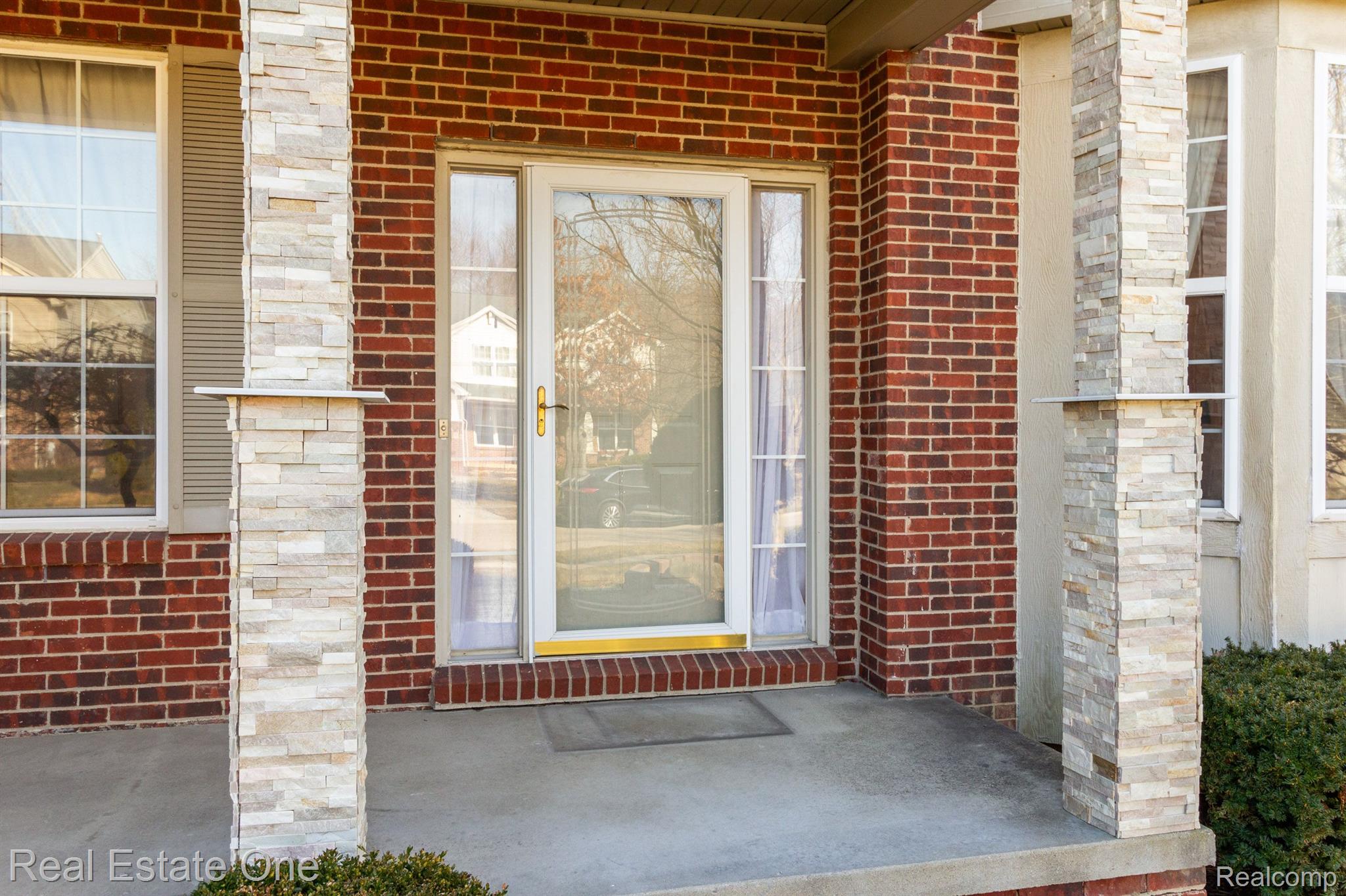 3585 Everett Drive Rochester, MI 48307 - Photo 5 of 75 Gallery Image 5