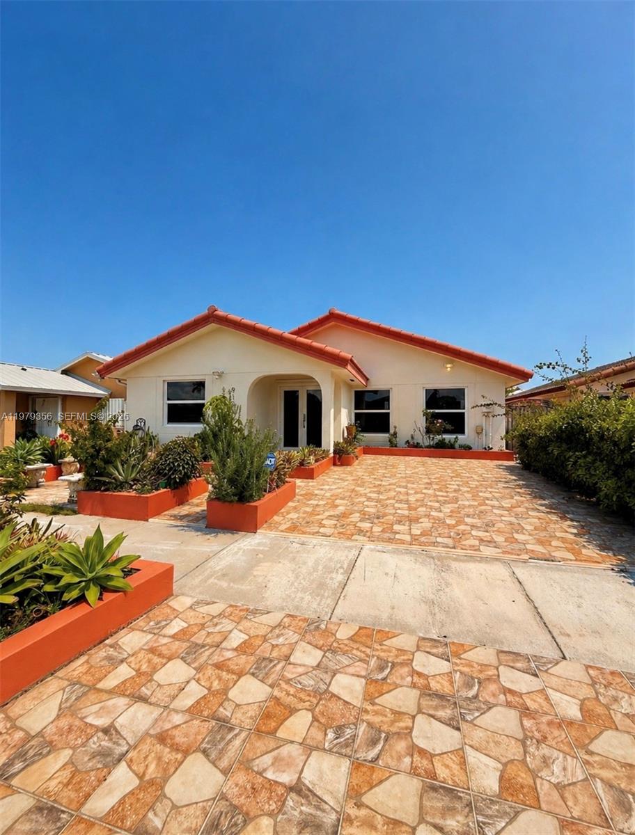 910 Southwest 140th Avenue Miami, FL 33184 - Photo 1 of 21