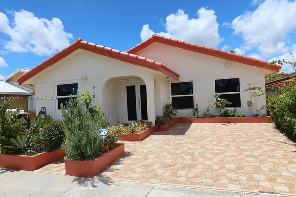 $730,000 | 910 Southwest 140th Avenue, Miami, FL 33184