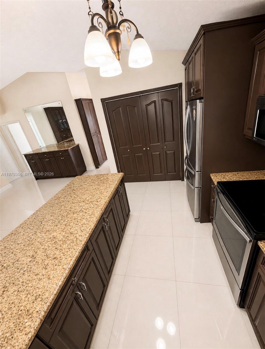 910 Southwest 140th Avenue Miami, FL 33184 - Photo 11 of 21