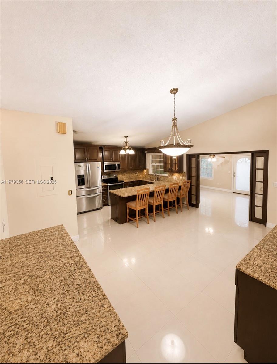 910 Southwest 140th Avenue Miami, FL 33184 - Photo 13 of 21