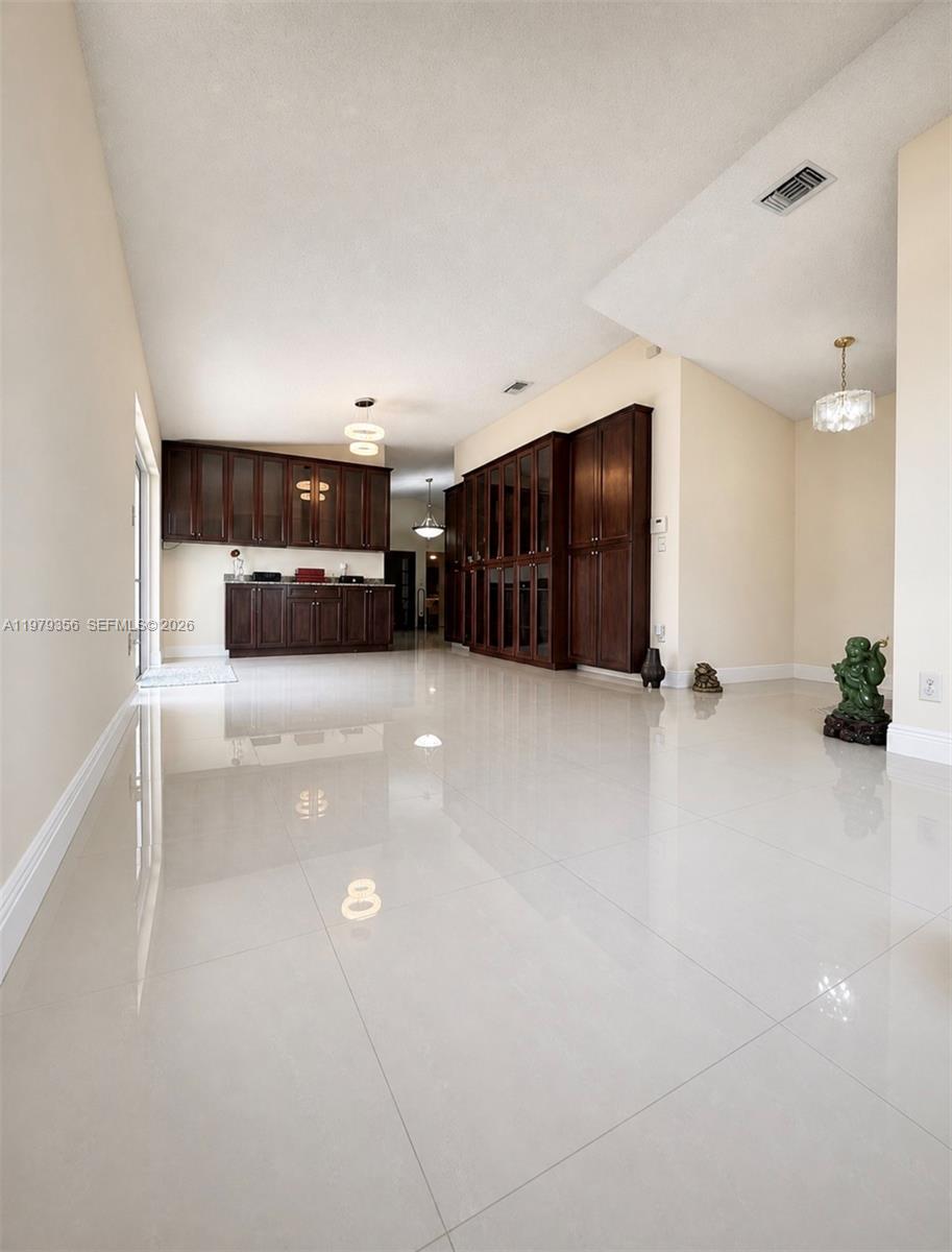 910 Southwest 140th Avenue Miami, FL 33184 - Photo 6 of 21