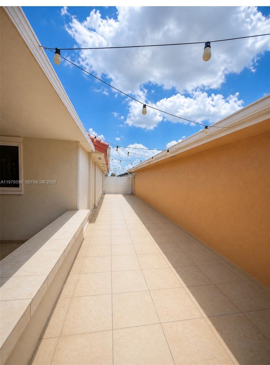 910 Southwest 140th Avenue Miami, FL 33184 - Photo 7 of 21